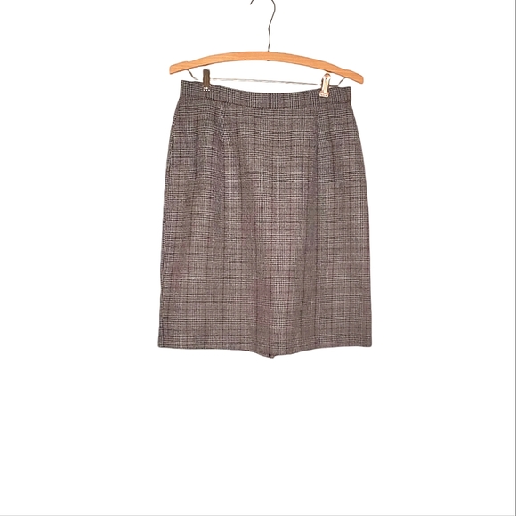 Simple and Classic Gray Tweed Pencil Skirt with Red Accents - Picture 1 of 5